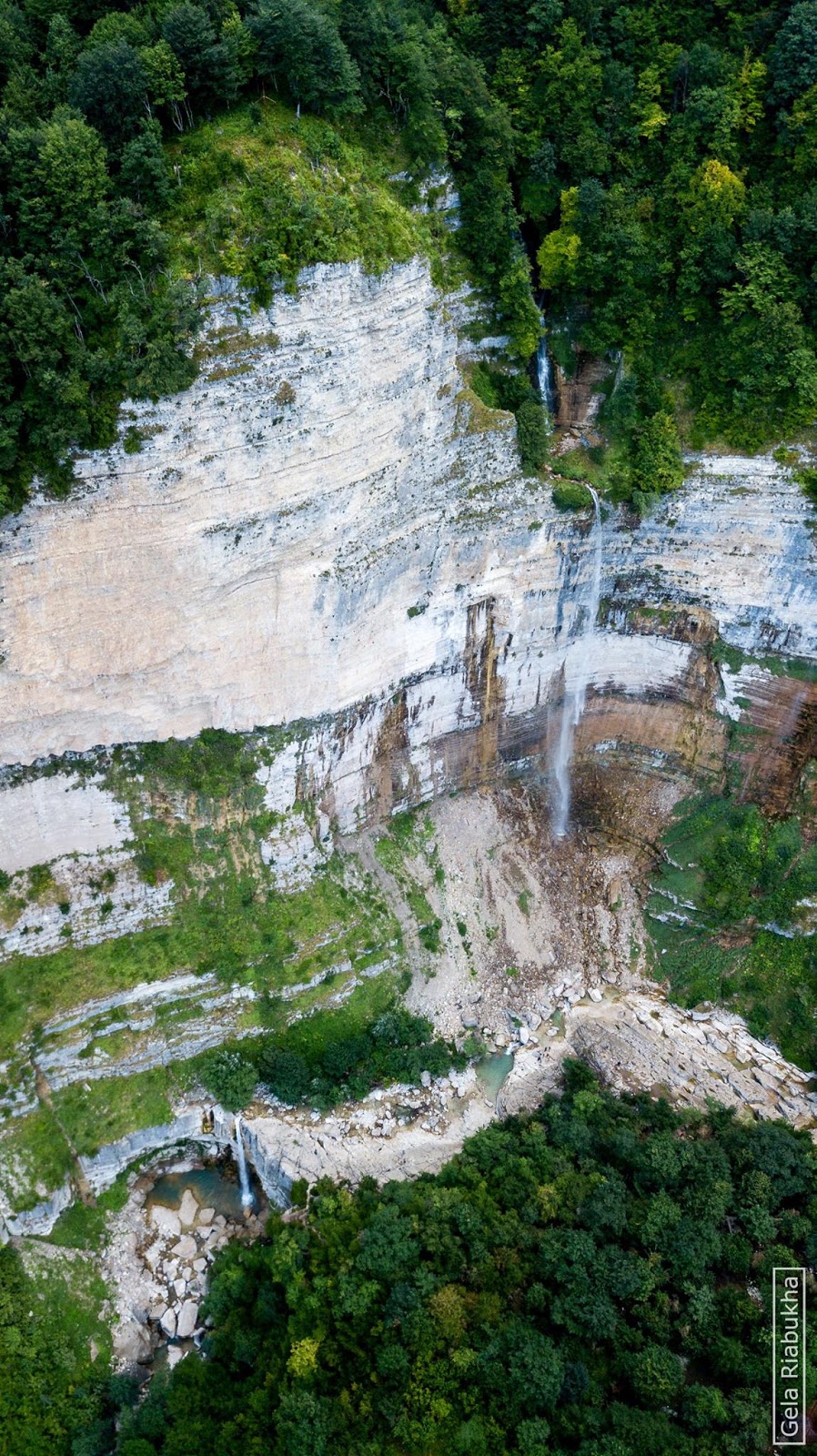 В этой статье вы найдете полную информацию о водопаде кинчха в грузии. Vodopad Kinchha Áááá©á®á Kinchkha