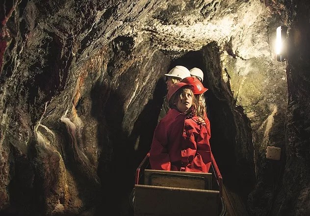 Будем рады познакомить вас с этим уникальным памятником природы — пещерой . Ekskursiya V Shvac I Serebryanye Peshery V Shvace Insbruk