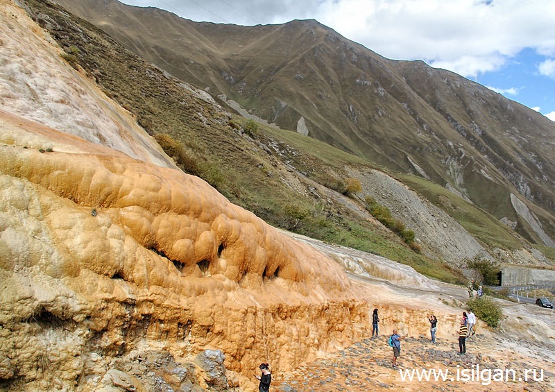 Наивысшая точка расположена на отметке в 2395. Fotoblog O Dostoprimechatelnostyah Rossii I Mira Narzannyj Istochnik Voenno Gruzinskaya Doroga Gruziya