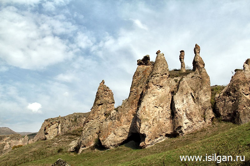 По дороге из еревана в гарни остановимся возле арки . Fotoblog O Dostoprimechatelnostyah Rossii I Mira Kamennyj Les Gorod Goris Armeniya